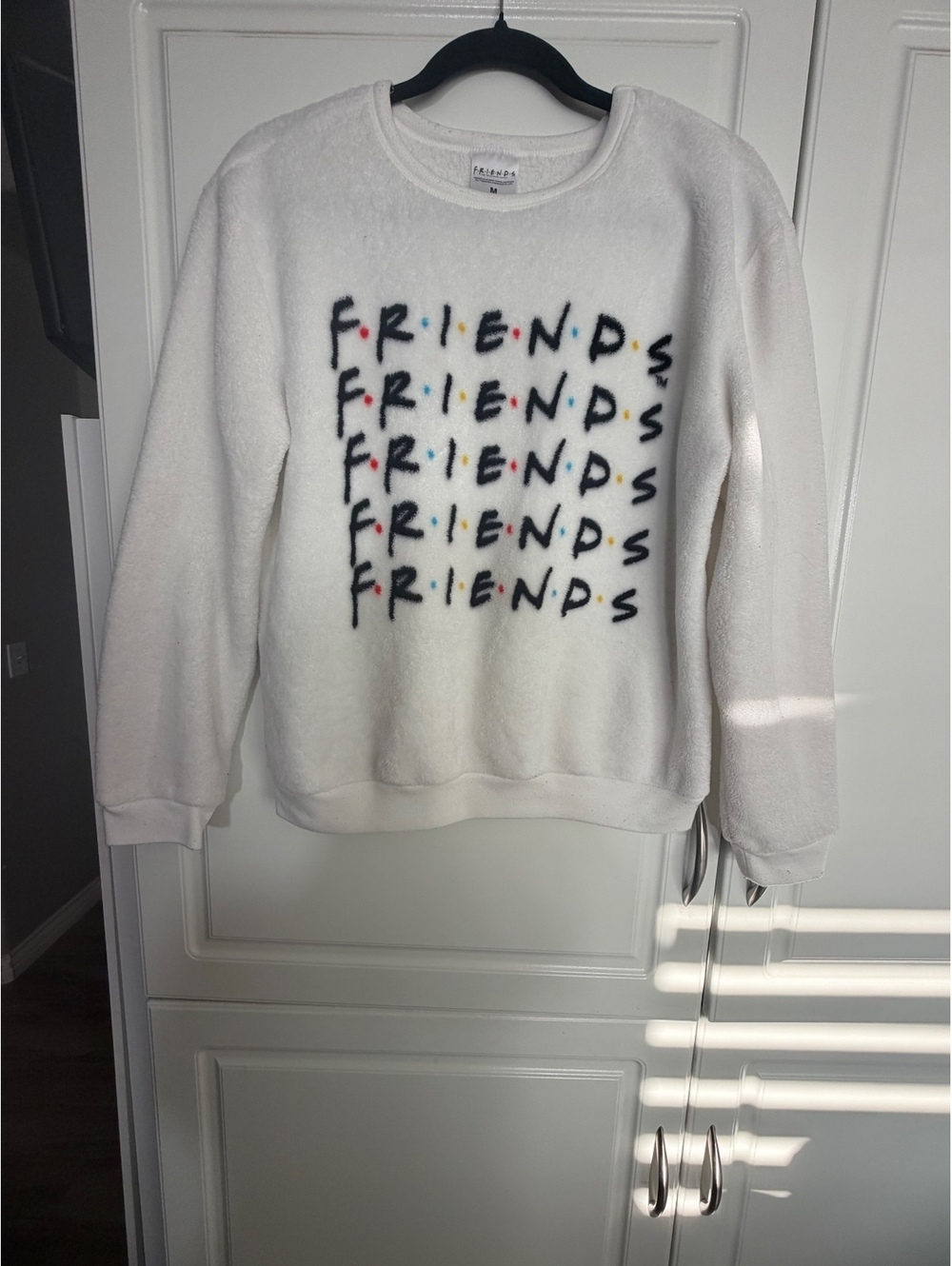 Friends TV Show Women’s Fuzzy Plush Sweatshirt Size M White Logo Crewneck